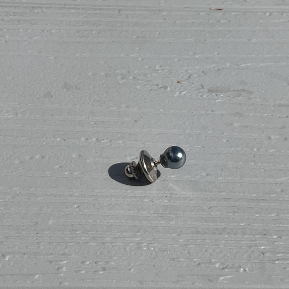 Faux pearl gray tie tac silvertone setting - Picture 2 of 6